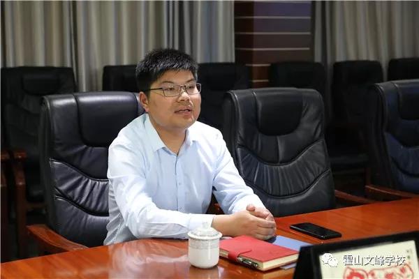 霍山文峰学校举行“优质生源基地”及“实习就业基地”签约揭牌仪式
霍山文峰学校举行“优质生源基地”及“实习就业基地”签约揭牌仪式