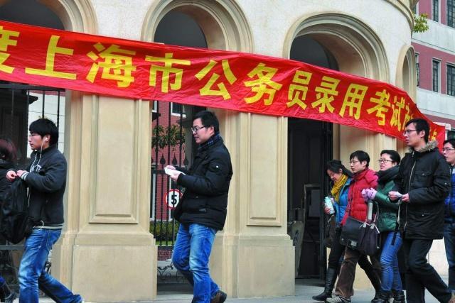 
原创
大学生在22岁或34岁考上公务员，谁的“可塑性”和前途更好


