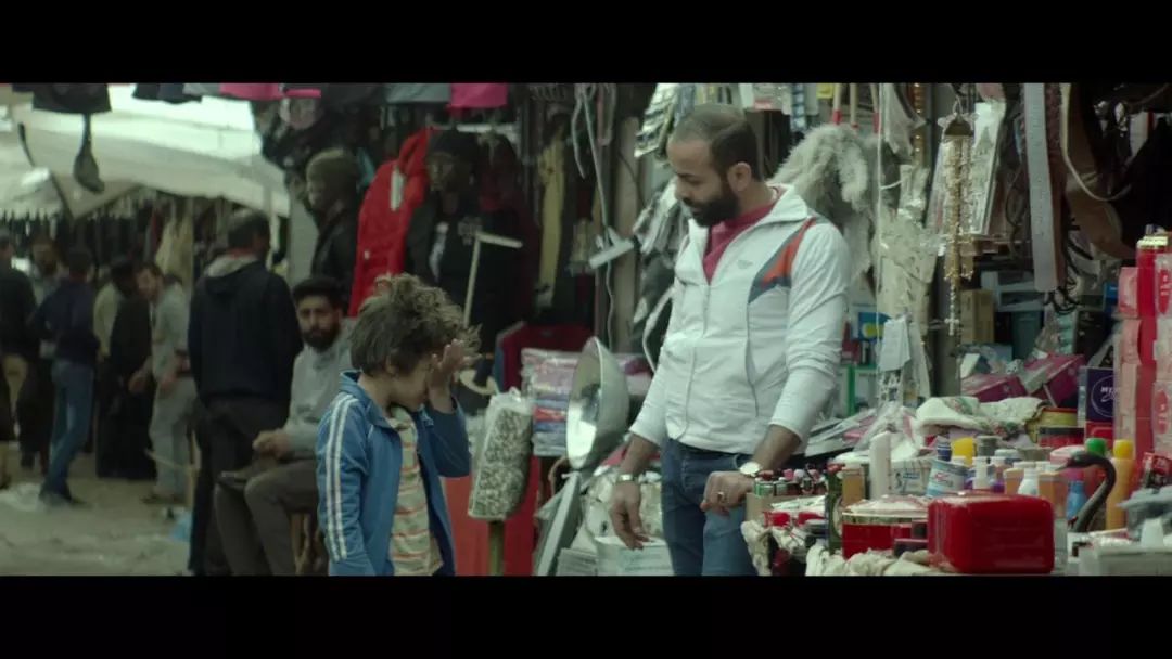 12岁贩毒的他，将父母告上了法庭