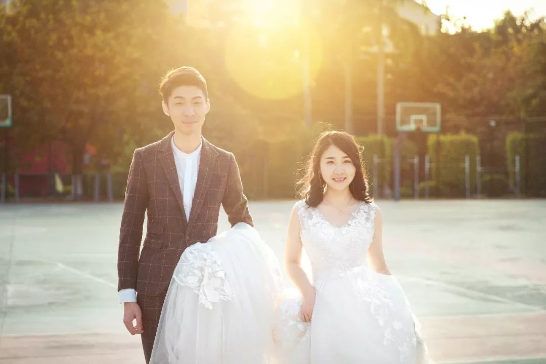 发狗粮了!毕业后的愿望,就是回岭南拍一次婚纱照!〖今日岭南〗
发狗粮了!毕业后的愿望,就是回岭南拍一次婚纱照!〖今日岭南〗