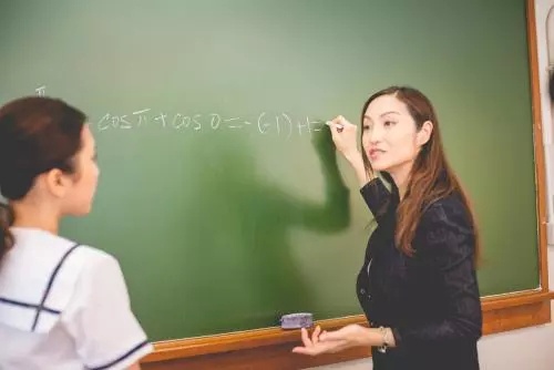 
无偿课后为学生补课，却被告到教育局，这位家长的做法令人心寒！


