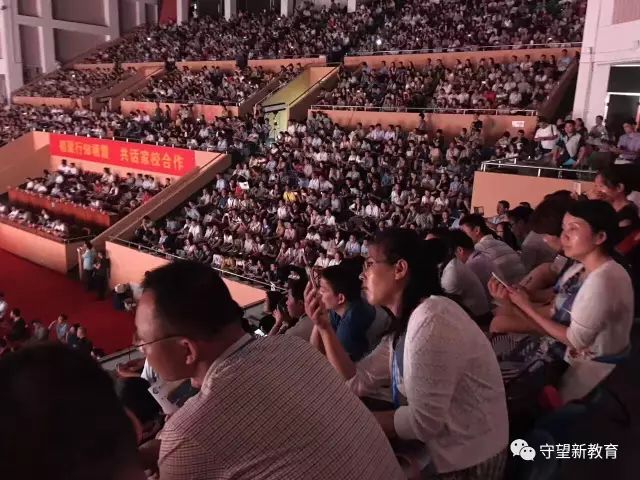 向着新教育的更深处漫溯——深度学习,深度实践,新教育实验的十二个标志性项目成果
向着新教育的更深处漫溯——深度学习,深度实践,新教育实验的十二个标志性项目成果