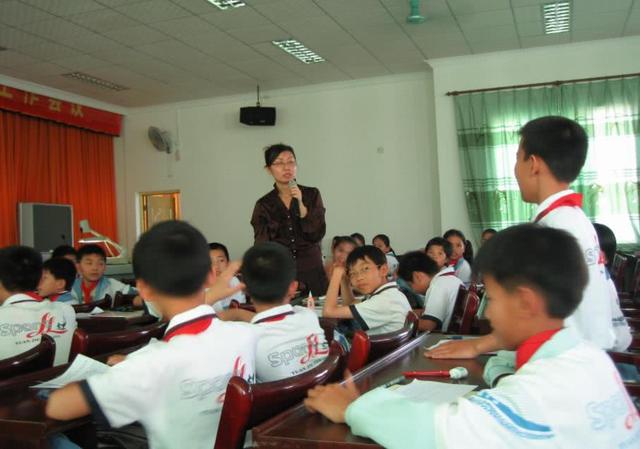 高中期间的学霸,大多来自于这三类家庭,你家是这样的吗?
高中期间的学霸,大多来自于这三类家庭,你家是这样的吗?