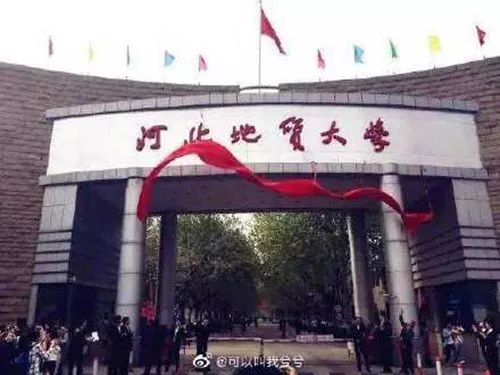 天津出了个“酱料大学”?简直要被咱们天津网友玩坏了…
天津出了个“酱料大学”?简直要被咱们天津网友玩坏了…