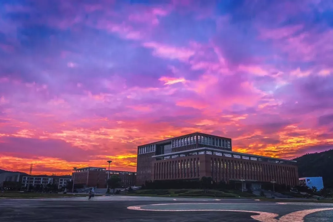 盘点广东网红大学!下一个校园网红就是你!
盘点广东网红大学!下一个校园网红就是你!