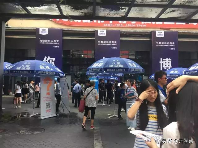 成都中考:龟儿子的当初不好好读书,让当爹的今天“四处碰壁”
成都中考:龟儿子的当初不好好读书,让当爹的今天“四处碰壁”