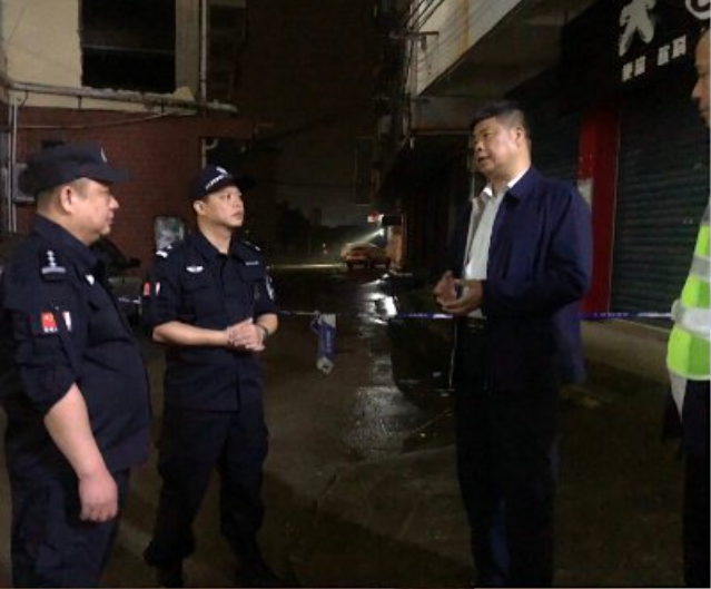 桂林致5死民房自下而上燃烧系长租公寓!高校辅导员事后展开核查
桂林致5死民房自下而上燃烧系长租公寓!高校辅导员事后展开核查