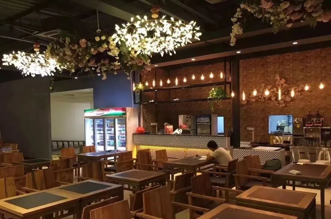 广东高校最豪华的饭堂来了!堪称皇家餐厅!
广东高校最豪华的饭堂来了!堪称皇家餐厅!