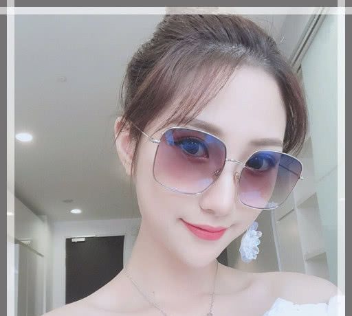 最新时尚墨镜 2c6fbbfc40a542eb80655505cd503067.jpeg