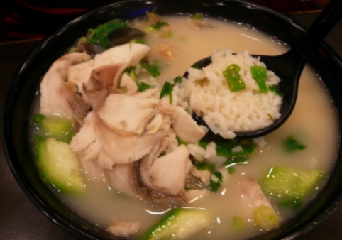                     这些“坑娃”食物尽量少让孩子吃，可能会损伤肠胃，特别是第二种