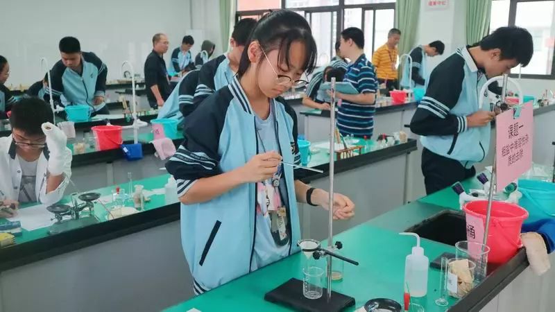 教育要闻|初中学业水平理化实验操作考试今日开考打响南宁市初中学业水平考试第一枪
教育要闻|初中学业水平理化实验操作考试今日开考打响南宁市初中学业水平考试第一枪