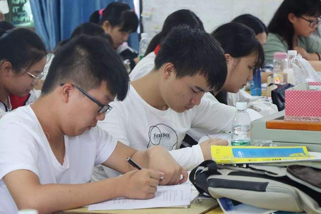 国内4所真正的“铁饭碗”院校,看起来像二本,优秀毕业生包分配
国内4所真正的“铁饭碗”院校,看起来像二本,优秀毕业生包分配