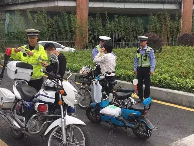 电动车被交警扣了怎么办