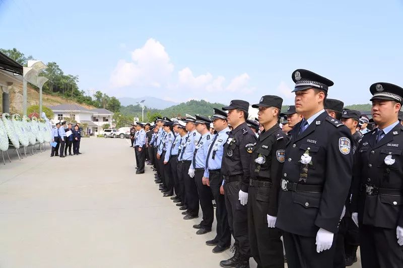 石泉│干群泪别英雄辅警王文臻