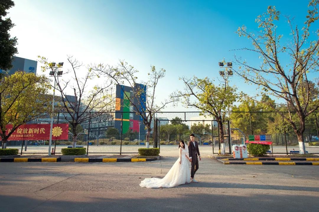 发狗粮了!毕业后的愿望,就是回岭南拍一次婚纱照!〖今日岭南〗
发狗粮了!毕业后的愿望,就是回岭南拍一次婚纱照!〖今日岭南〗