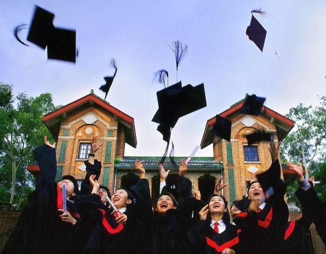选大学别被校名忽悠?这些名校实力强,但校名很像“民办高校”!
选大学别被校名忽悠?这些名校实力强,但校名很像“民办高校”!