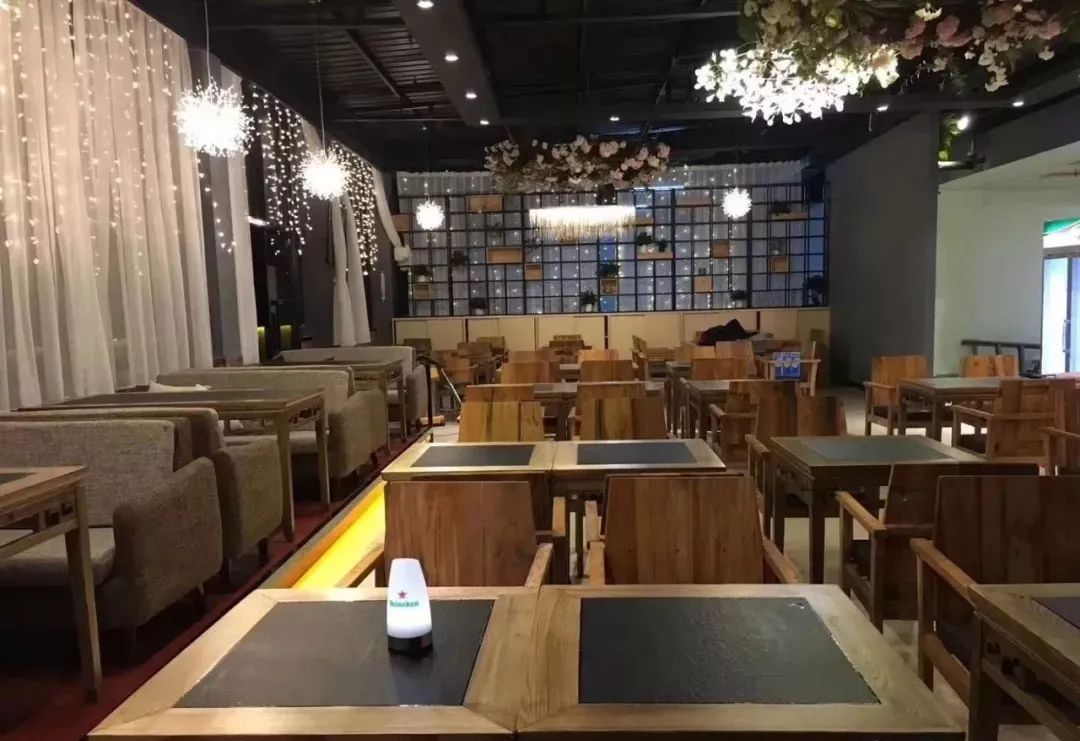 广东高校最豪华的饭堂来了!堪称皇家餐厅!
广东高校最豪华的饭堂来了!堪称皇家餐厅!