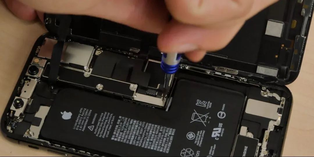 
新iPhone将采用全新天线结构/微信大更新：朋友圈一个月可见/《GTA6》或登陆下一代主机


