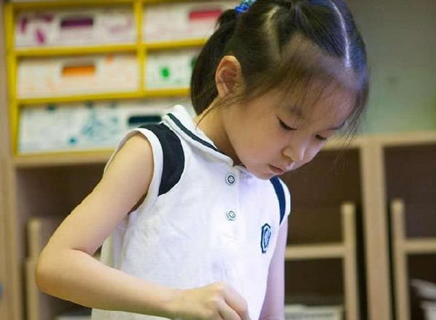 幼教老师:孩子上幼儿园之前,家长必须教会的6件事!
幼教老师:孩子上幼儿园之前,家长必须教会的6件事!