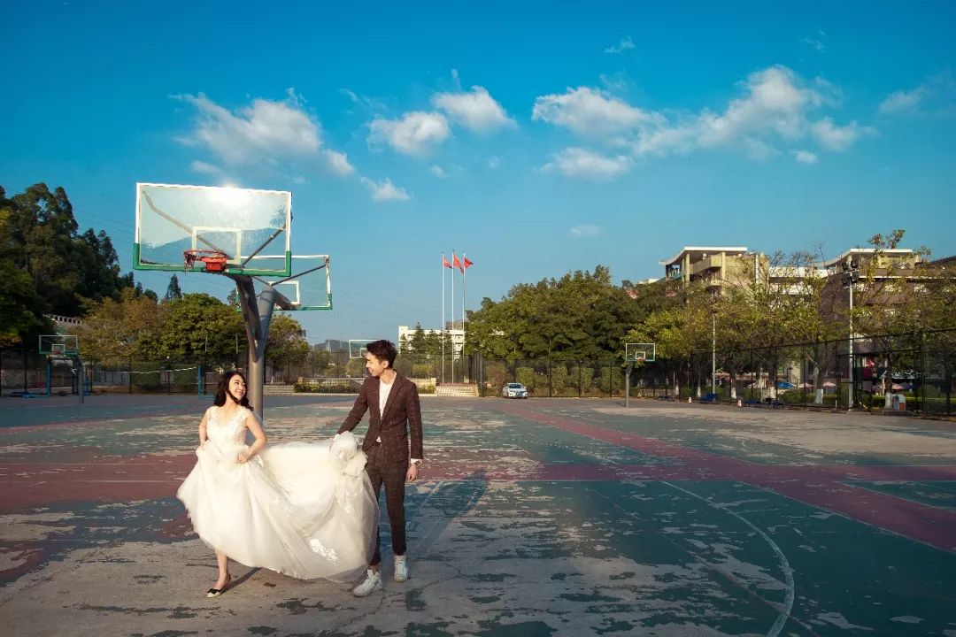 发狗粮了!毕业后的愿望,就是回岭南拍一次婚纱照!〖今日岭南〗
发狗粮了!毕业后的愿望,就是回岭南拍一次婚纱照!〖今日岭南〗
