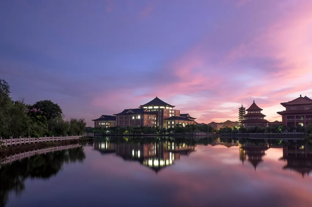 盘点广东网红大学!下一个校园网红就是你!
盘点广东网红大学!下一个校园网红就是你!