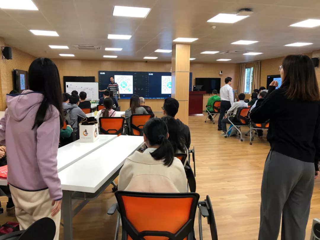 原创
从一节课中看到的智能时代“新师范”丨课例研究
原创
从一节课中看到的智能时代“新师范”丨课例研究