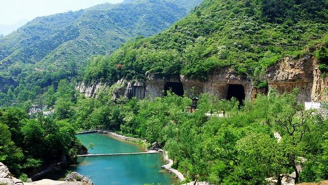 大山买人口_大山风景图片(3)