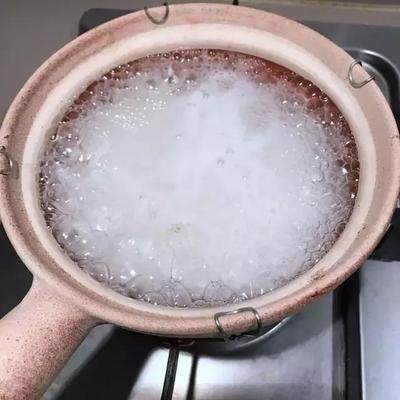                     咳嗽、干咳有痰，白白的一碗“它”加米煮粥，止咳化痰、补肺健脾!