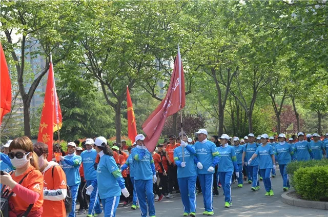 新乡人口 2019_2019河南新乡稻草人雕塑宣传户外草编造型(3)