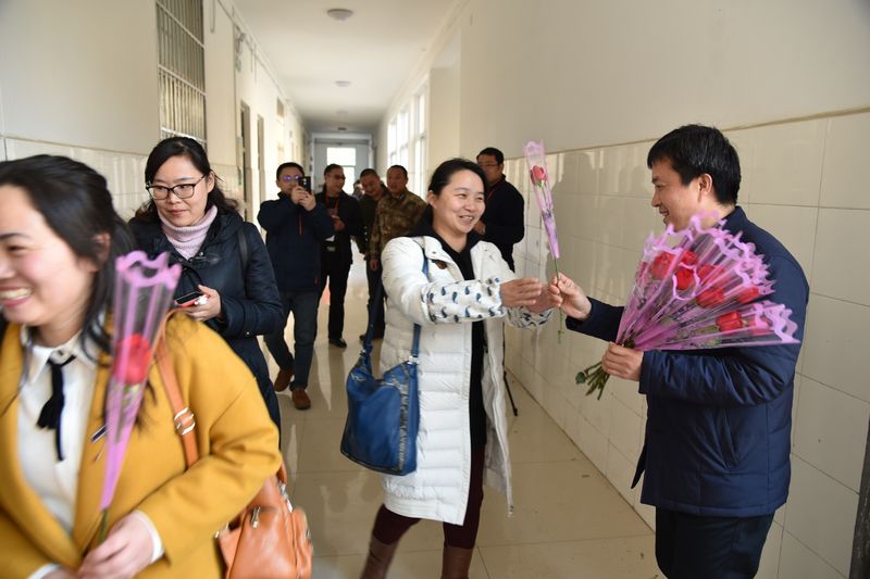 
原创
来不及告别！“照顾好了所有人唯独忘了自己”的好校长走了


