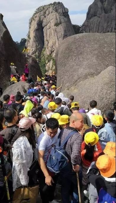 51假期结束了,堵堵堵!怕了怕了…五一,你去哪了? 久久99热只有频精品