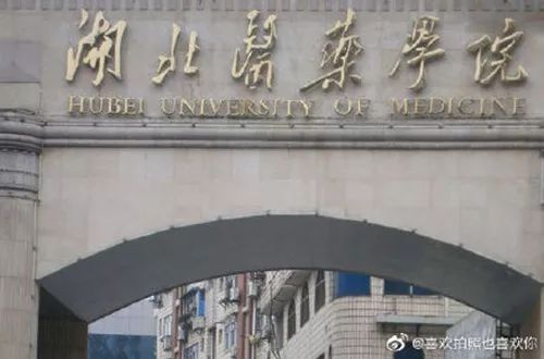 天津出了个“酱料大学”?简直要被咱们天津网友玩坏了…
天津出了个“酱料大学”?简直要被咱们天津网友玩坏了…