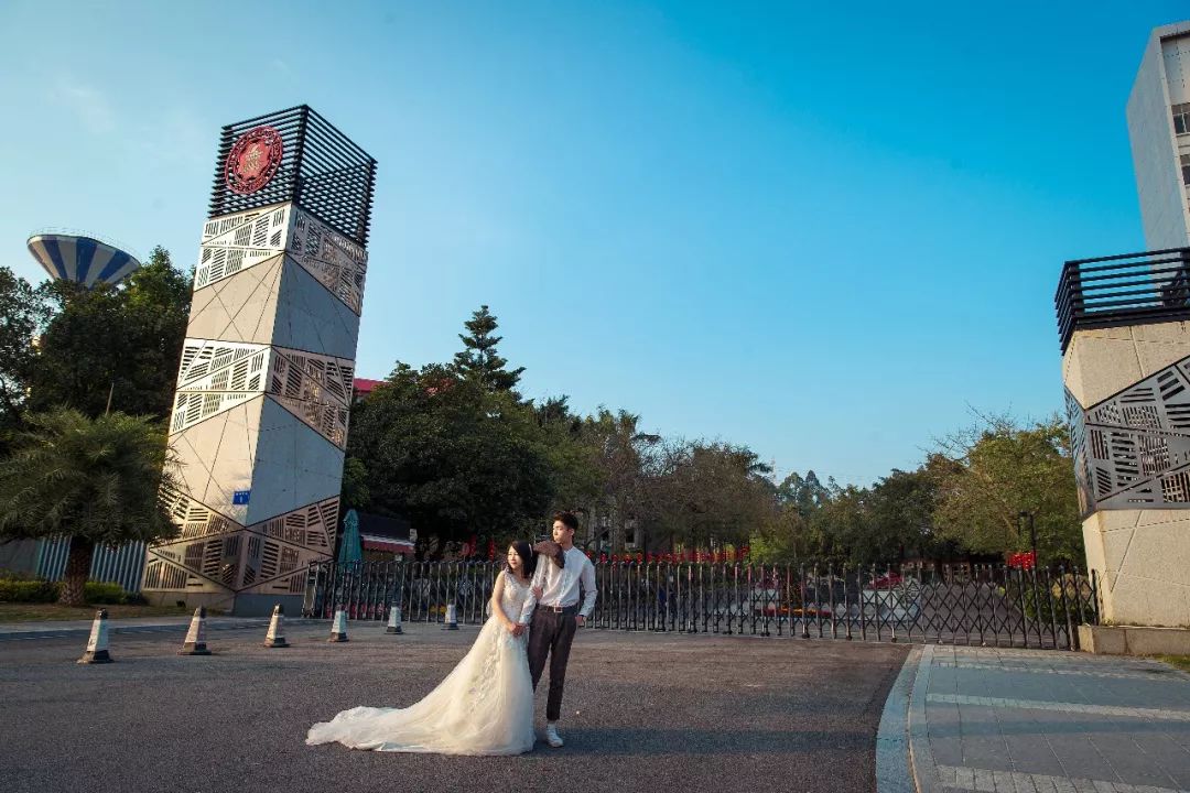 发狗粮了!毕业后的愿望,就是回岭南拍一次婚纱照!〖今日岭南〗
发狗粮了!毕业后的愿望,就是回岭南拍一次婚纱照!〖今日岭南〗