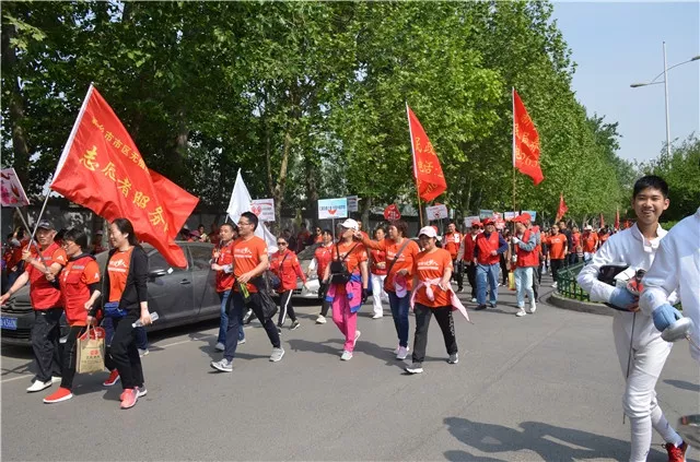 新乡人口 2019_2019河南新乡稻草人雕塑宣传户外草编造型(2)