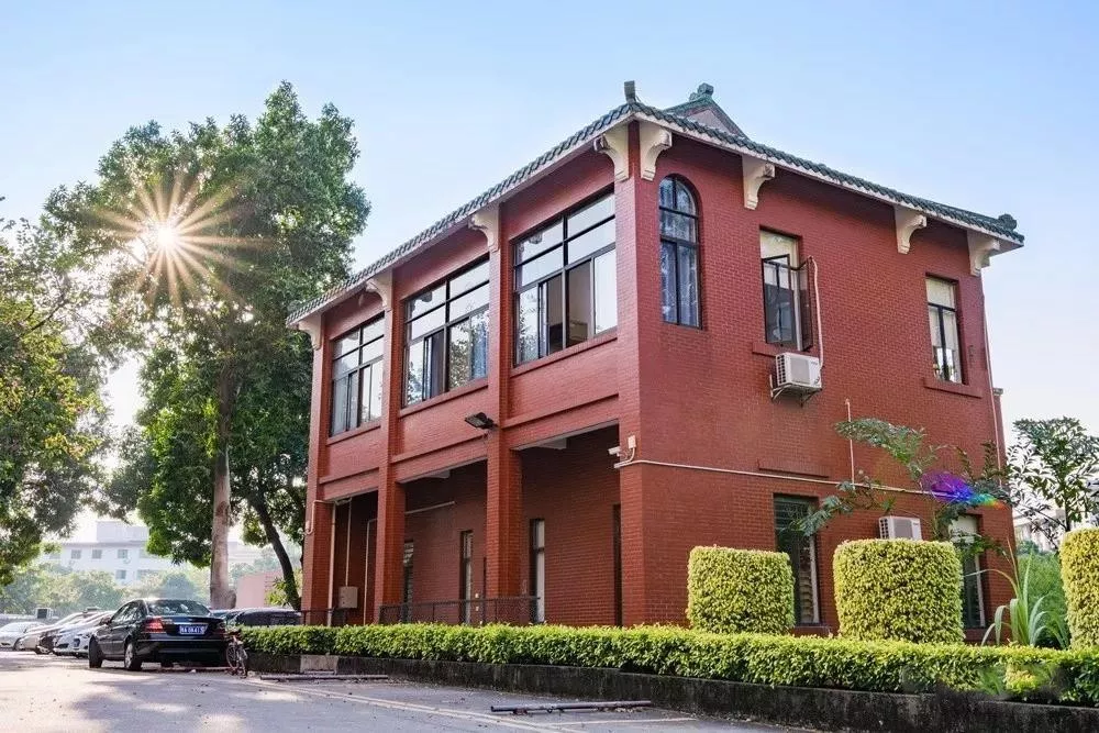 盘点广东网红大学!下一个校园网红就是你!
盘点广东网红大学!下一个校园网红就是你!
