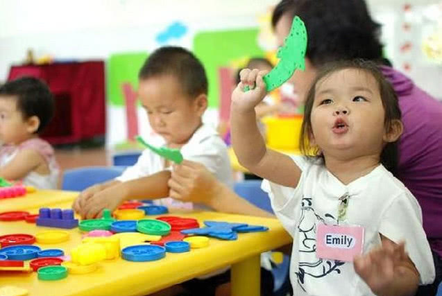 幼教老师:孩子上幼儿园之前,家长必须教会的6件事!
幼教老师:孩子上幼儿园之前,家长必须教会的6件事!