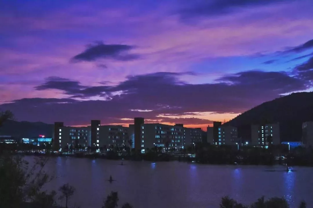 盘点广东网红大学!下一个校园网红就是你!
盘点广东网红大学!下一个校园网红就是你!