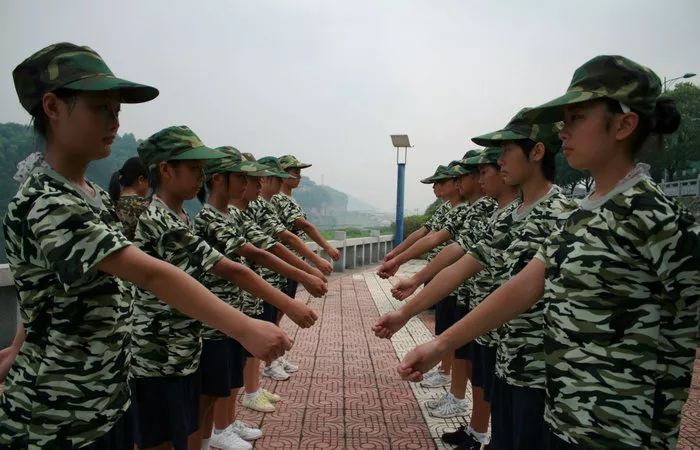 
献身中国专门教育的年轻人——记宜昌陈锋专门学校校长陈锋和他的团队


