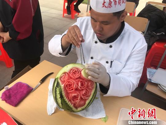 产教融合育工匠山西多所职业院校师生集体亮“绝活”
产教融合育工匠山西多所职业院校师生集体亮“绝活”