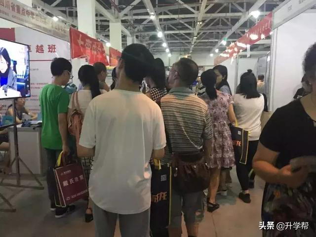 成都中考:龟儿子的当初不好好读书,让当爹的今天“四处碰壁”
成都中考:龟儿子的当初不好好读书,让当爹的今天“四处碰壁”