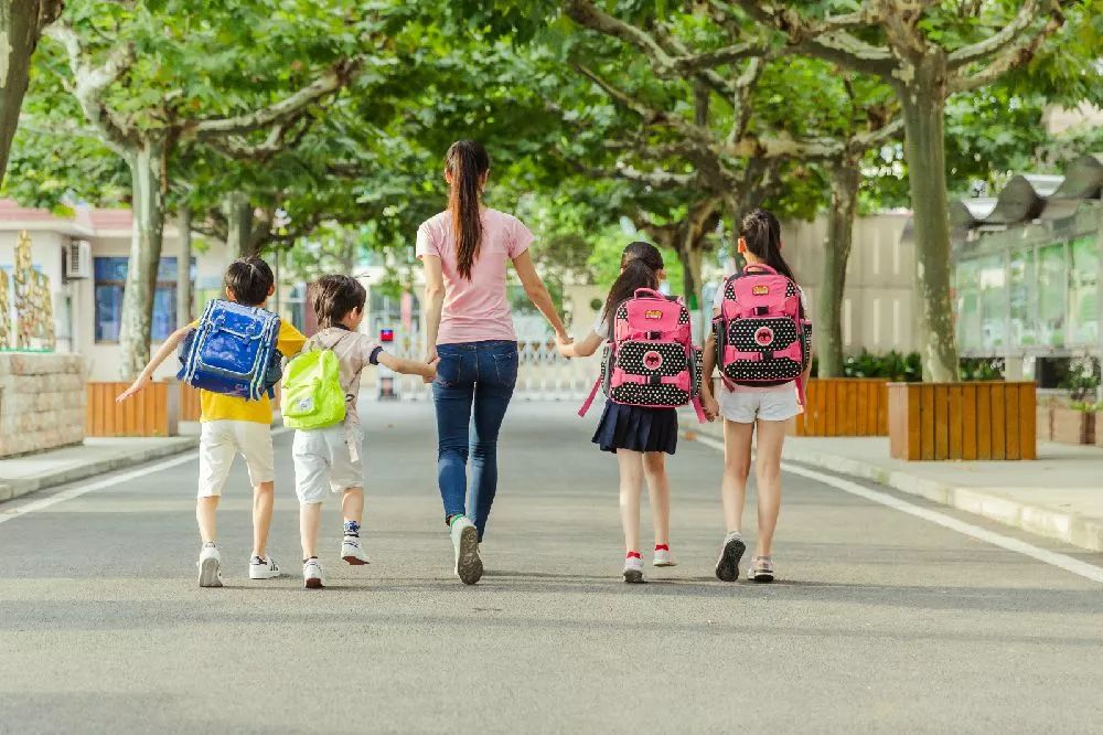 岗位多待遇好!深圳大批好单位在招人!专科以上学历可报名!
岗位多待遇好!深圳大批好单位在招人!专科以上学历可报名!