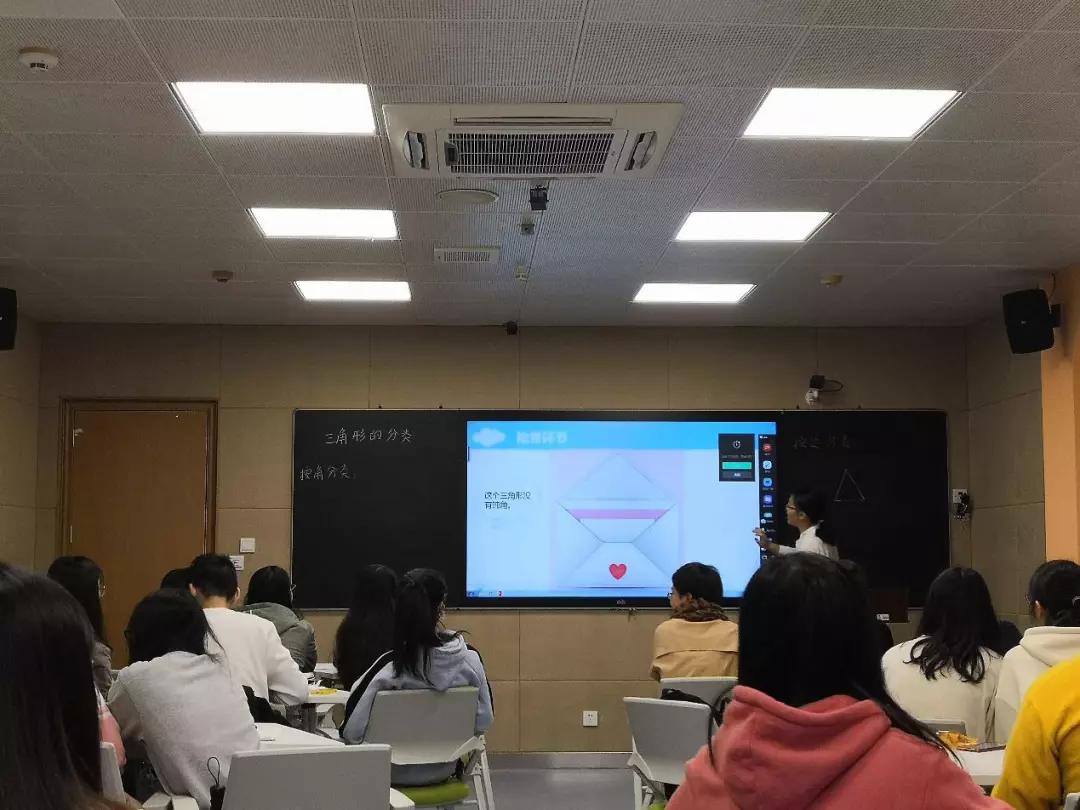原创
从一节课中看到的智能时代“新师范”丨课例研究
原创
从一节课中看到的智能时代“新师范”丨课例研究