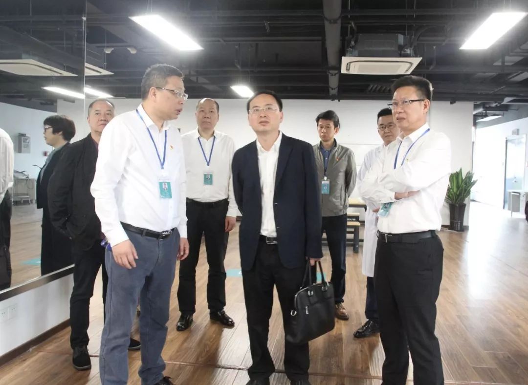 市卫健委党委书记陈宏鸣履新"首站"调研市中西医
