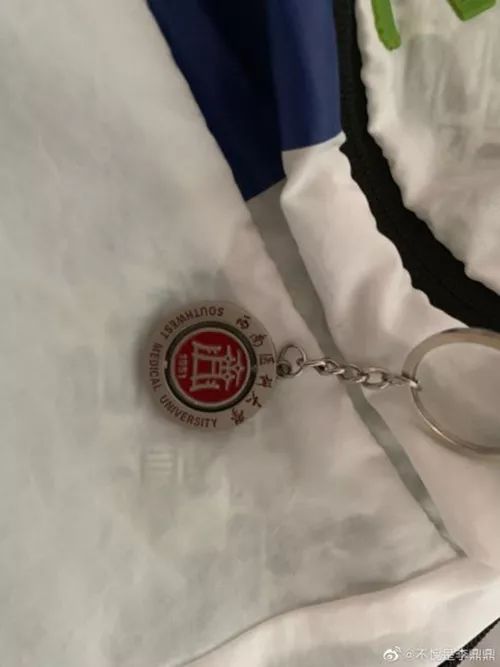 天津出了个“酱料大学”?简直要被咱们天津网友玩坏了…
天津出了个“酱料大学”?简直要被咱们天津网友玩坏了…