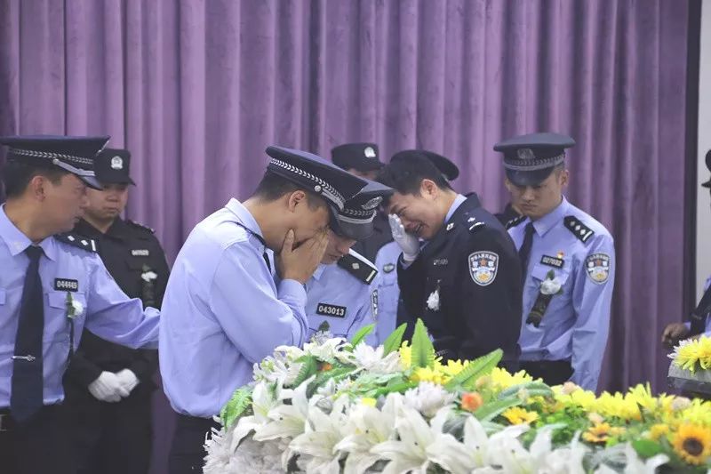 王文臻同志用自己年轻宝贵的生命,维护了人民群众的生