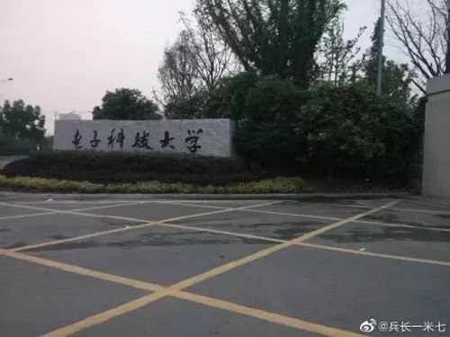 天津出了个“酱料大学”?简直要被咱们天津网友玩坏了…
天津出了个“酱料大学”?简直要被咱们天津网友玩坏了…