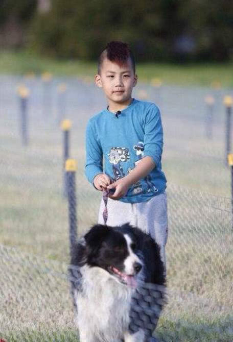 有一种"整容"叫康康长大,如今的他颜值大逆转,看完都被帅到了