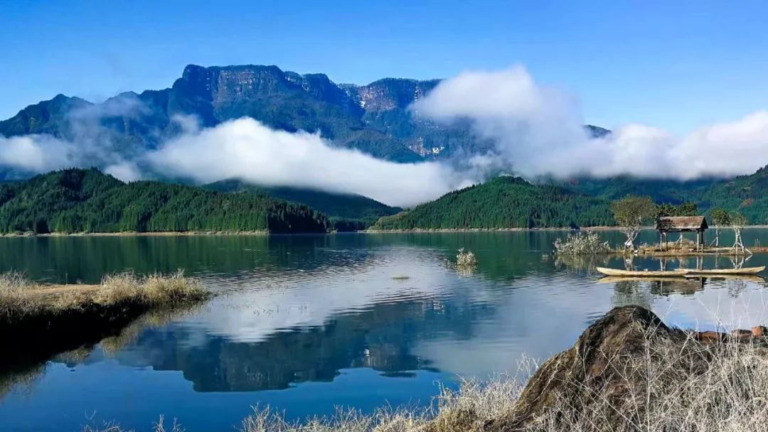 成都—眉山—洪雅—柳江古镇—赵河—瓦屋山景区线路二:成都—雅安