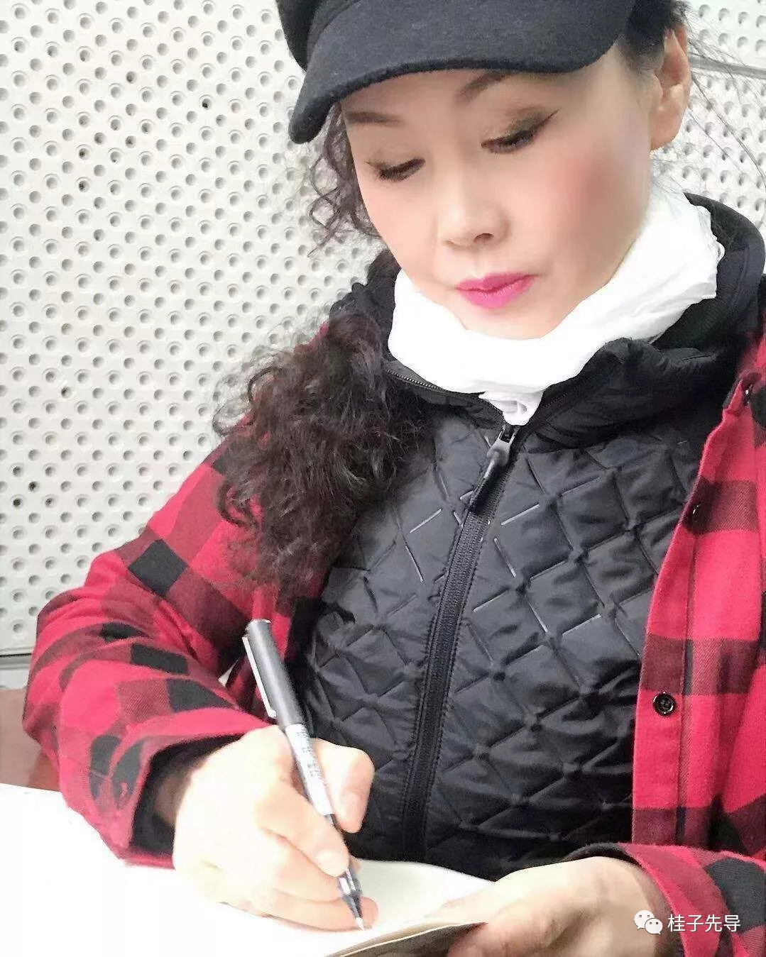
原创
励志，55岁硕士毕业！华师年龄最大的毕业生举办个人演唱会，媒体聚焦报道



