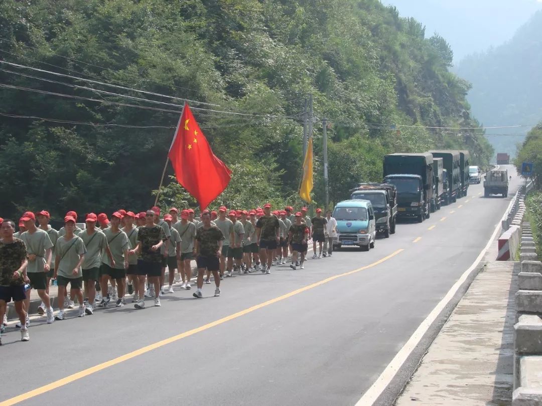 
献身中国专门教育的年轻人——记宜昌陈锋专门学校校长陈锋和他的团队


